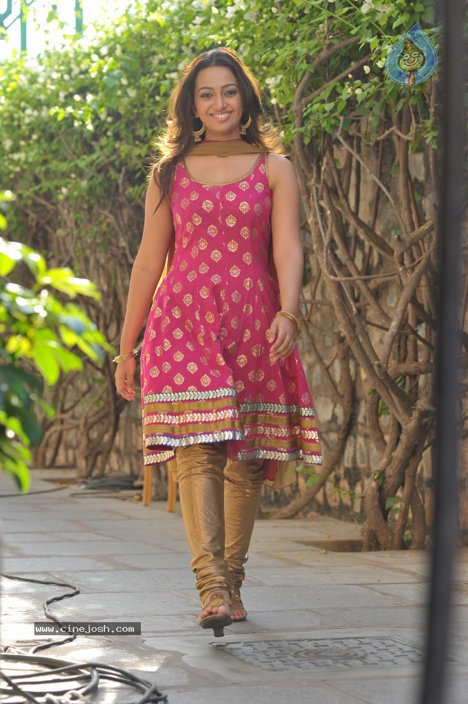 Ester Noronha New Stills - 10 / 56 photos