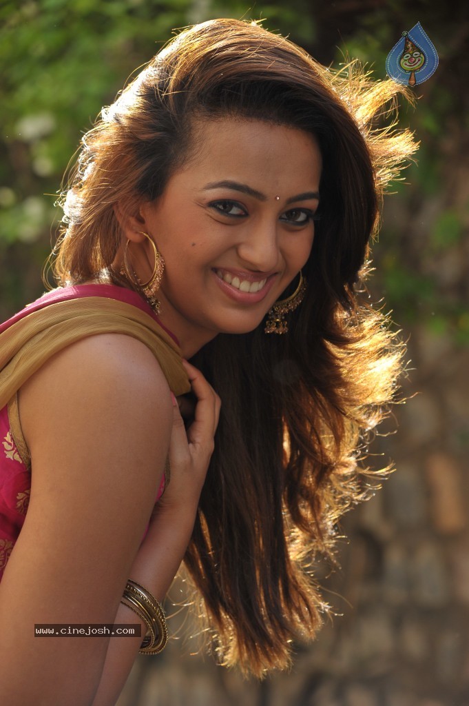 Ester Noronha New Stills - 51 / 56 photos