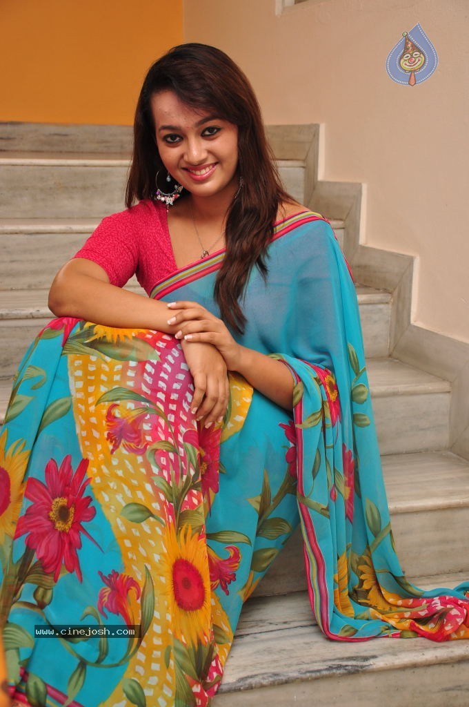 Ester Noronha New Stills - 46 / 75 photos