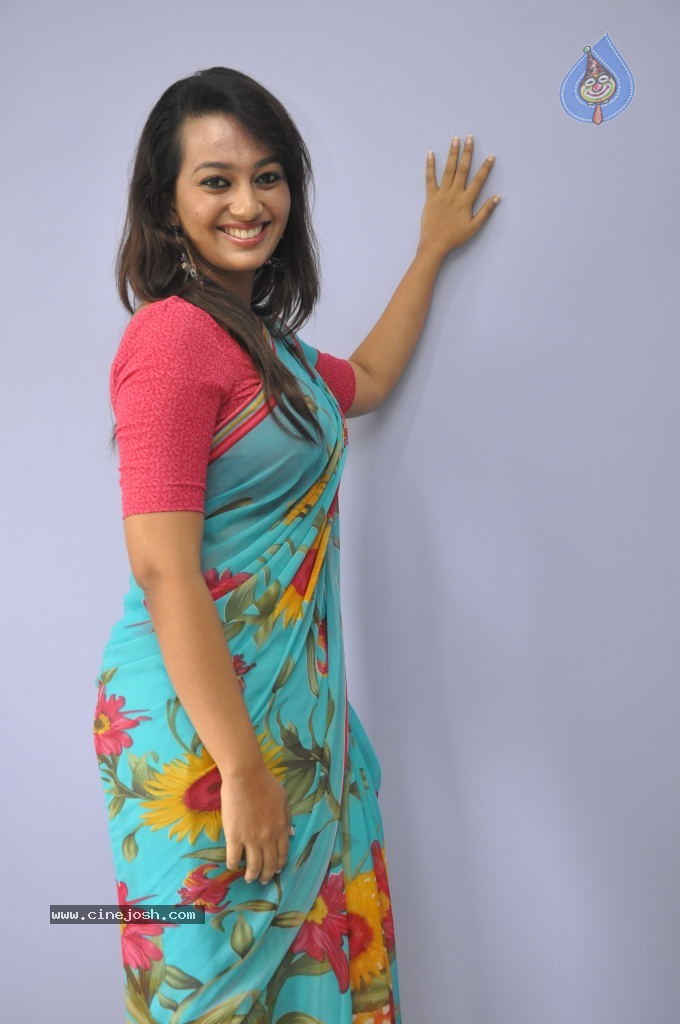 Ester Noronha New Stills - 72 / 75 photos