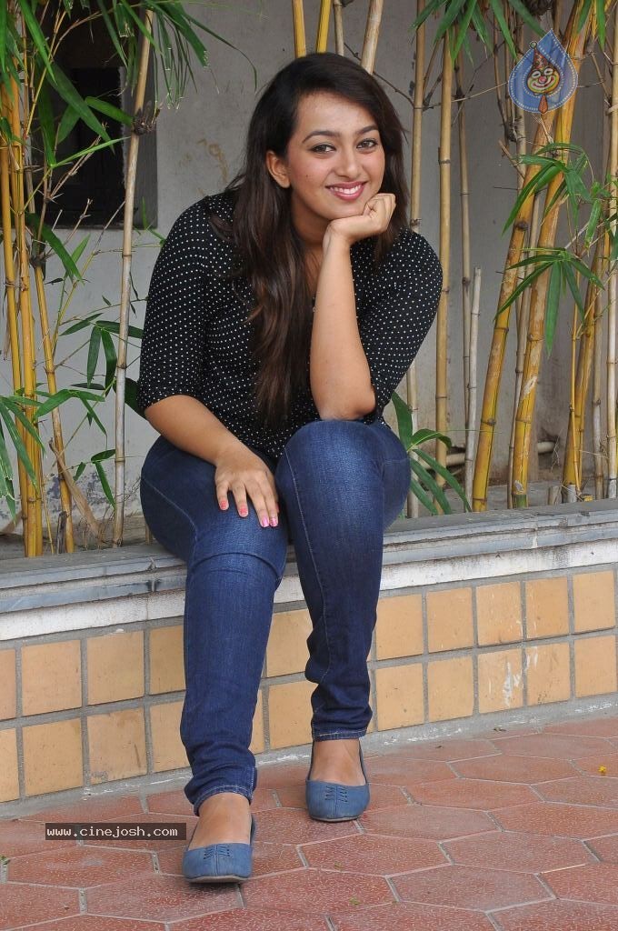 Ester Noronha New Stills - 5 / 79 photos