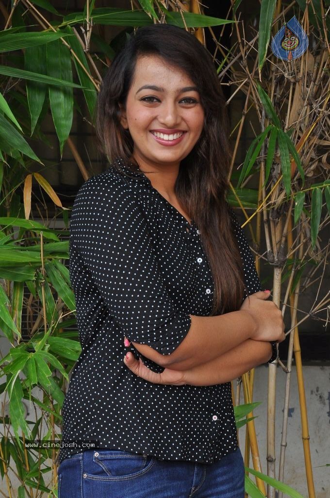 Ester Noronha New Stills - 23 / 79 photos