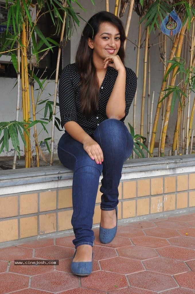 Ester Noronha New Stills - 30 / 79 photos