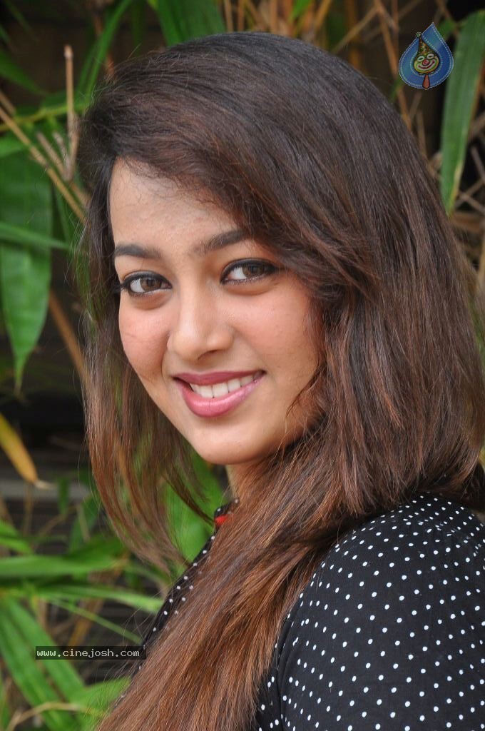 Ester Noronha New Stills - 32 / 79 photos