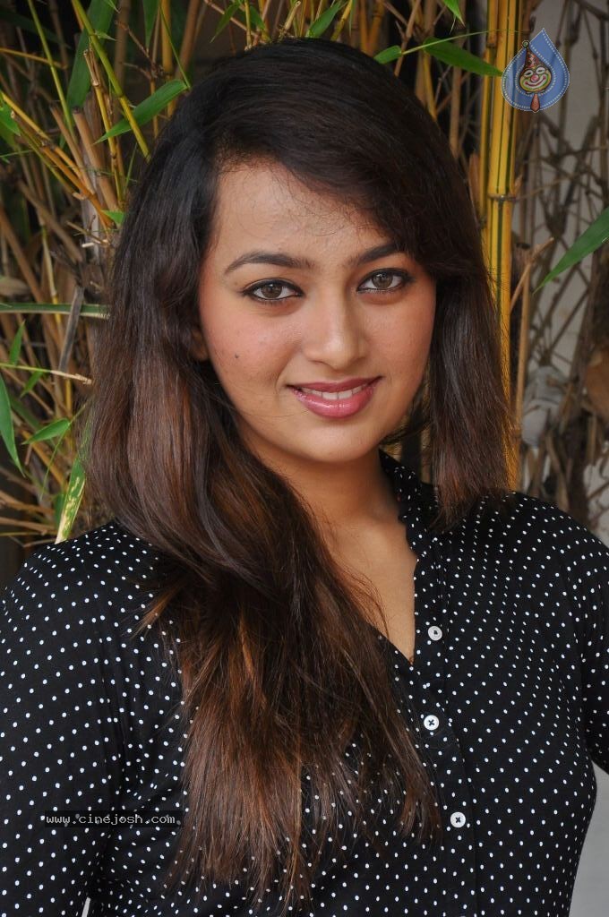 Ester Noronha New Stills - 38 / 79 photos