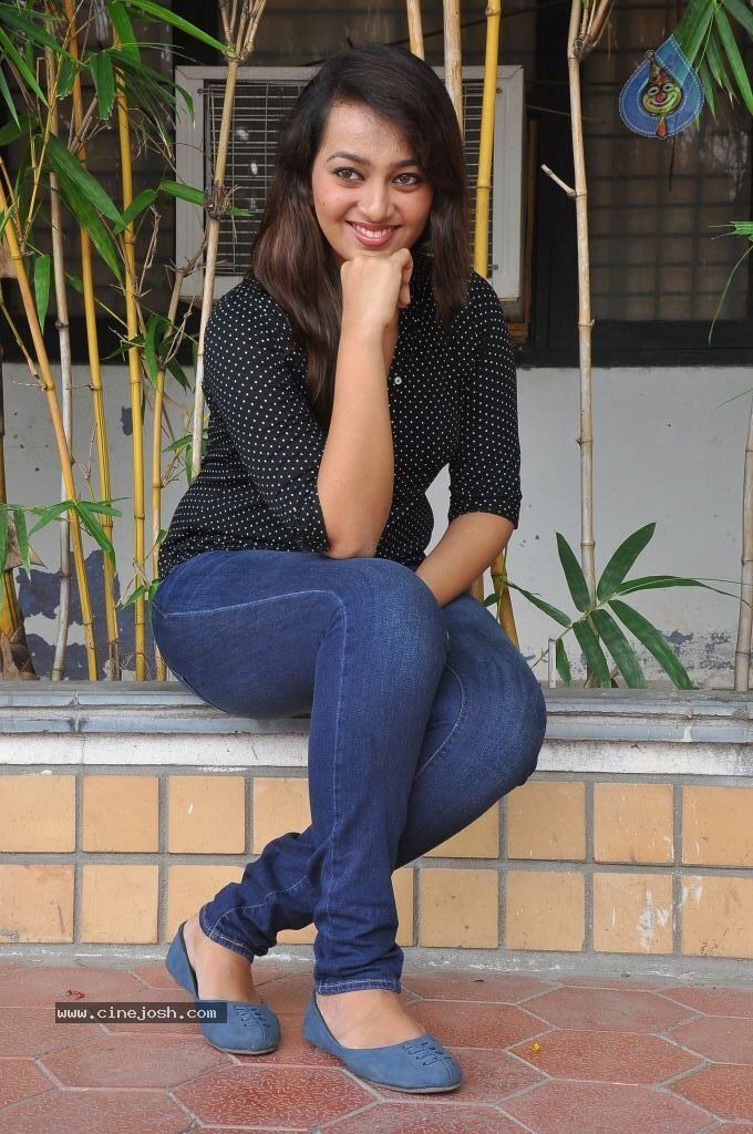 Ester Noronha New Stills - 41 / 79 photos