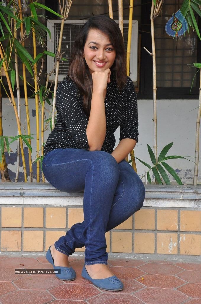 Ester Noronha New Stills - 68 / 79 photos