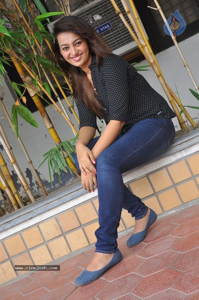 Ester Noronha New Stills - 71 / 79 photos
