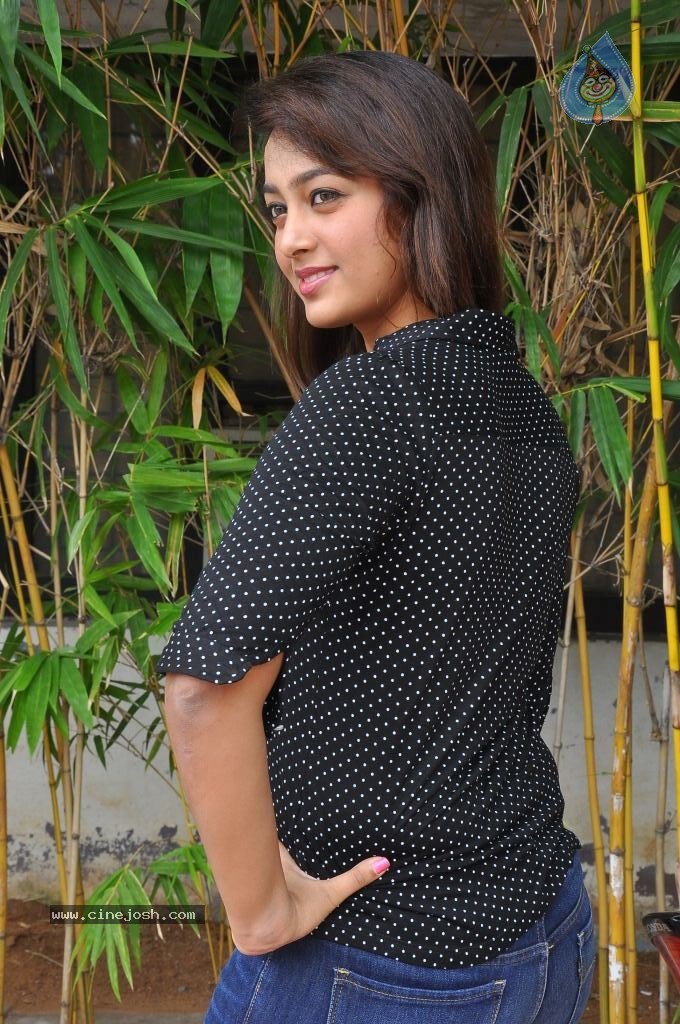 Ester Noronha New Stills - 73 / 79 photos