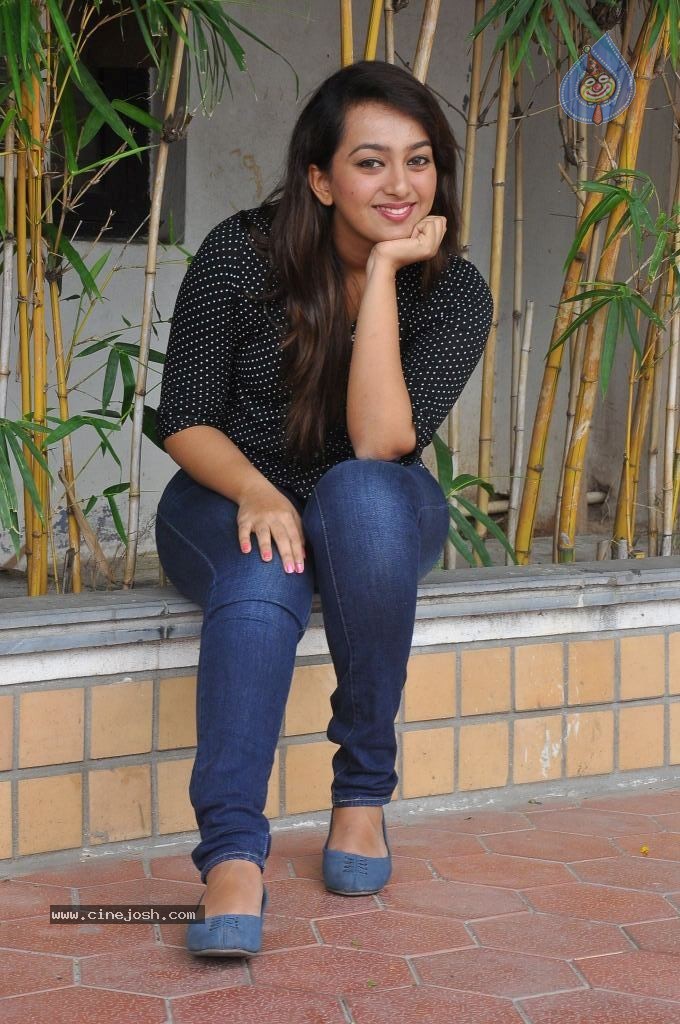 Ester Noronha New Stills - 79 / 79 photos