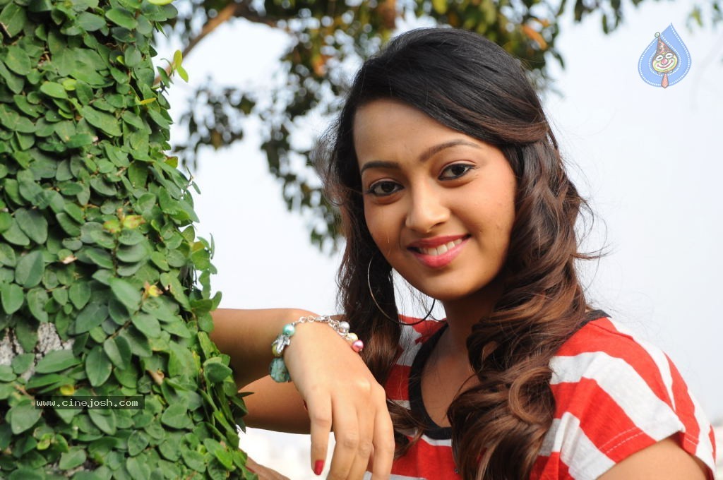 Ester Noronha Pics - 14 / 113 photos