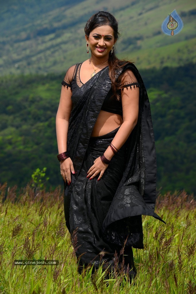 Ester Noronha Stills - 5 / 67 photos