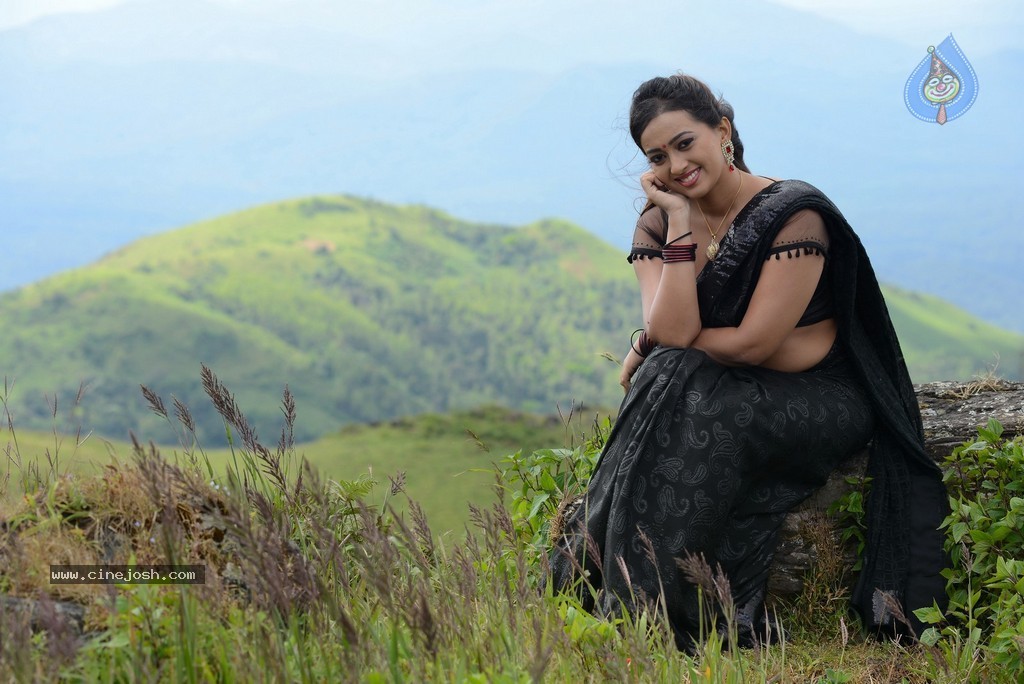 Ester Noronha Stills - 14 / 67 photos