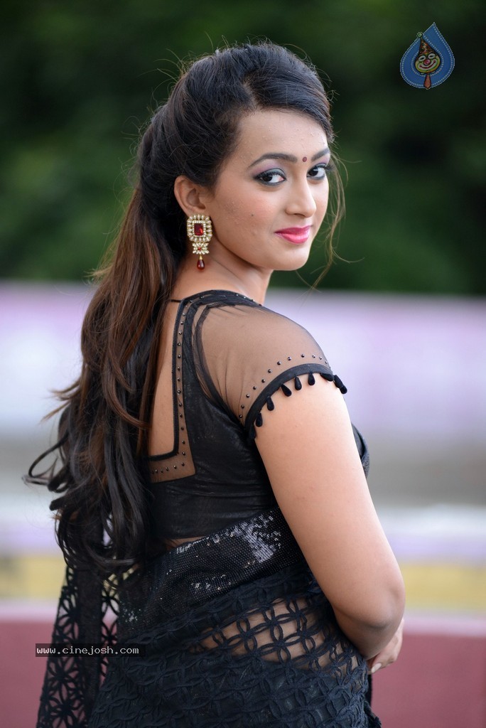 Ester Noronha Stills - 25 / 67 photos