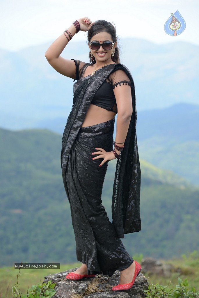 Ester Noronha Stills - 27 / 67 photos