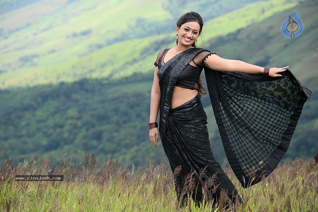 Ester Noronha Stills - 34 / 67 photos