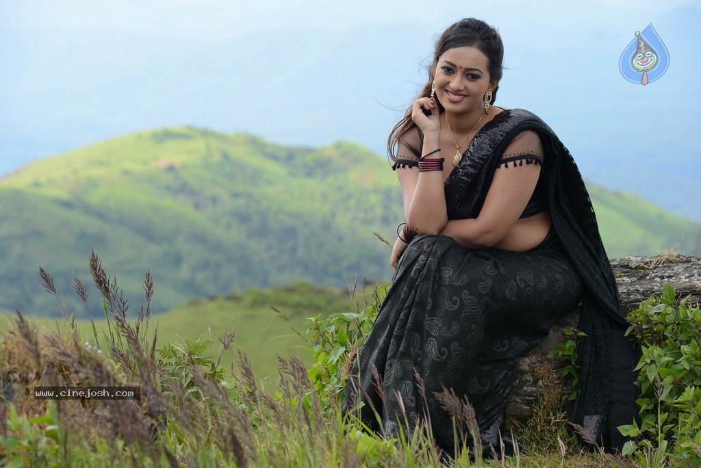 Ester Noronha Stills - 39 / 67 photos