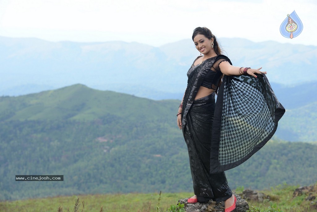 Ester Noronha Stills - 42 / 67 photos