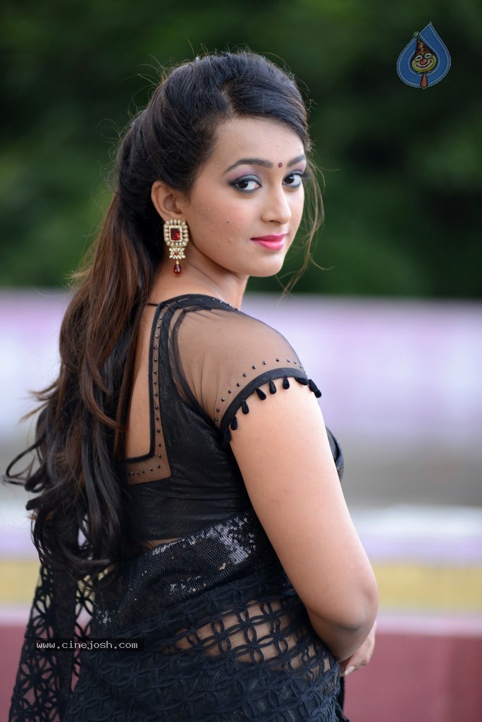 Ester Noronha Stills - 50 / 67 photos