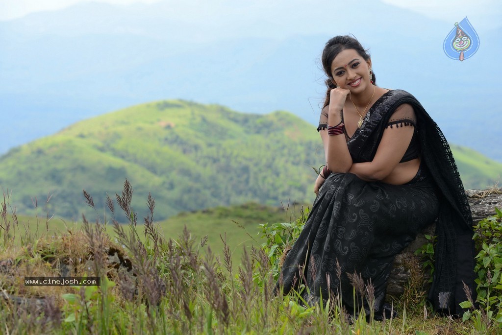 Ester Noronha Stills - 51 / 67 photos