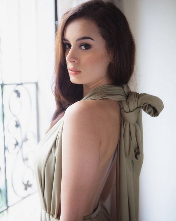 Evelyn Sharma Stills - 8 / 12 photos