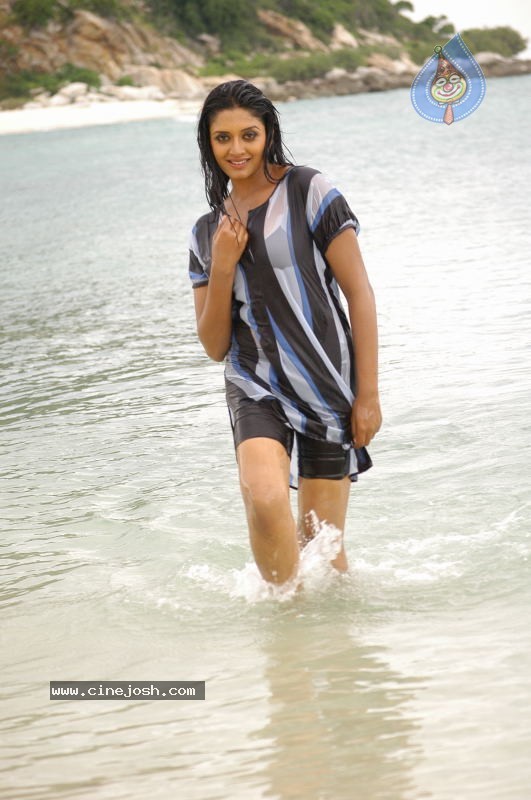 Exclusive Spicy Gallery Vimala Raman - 26 / 46 photos