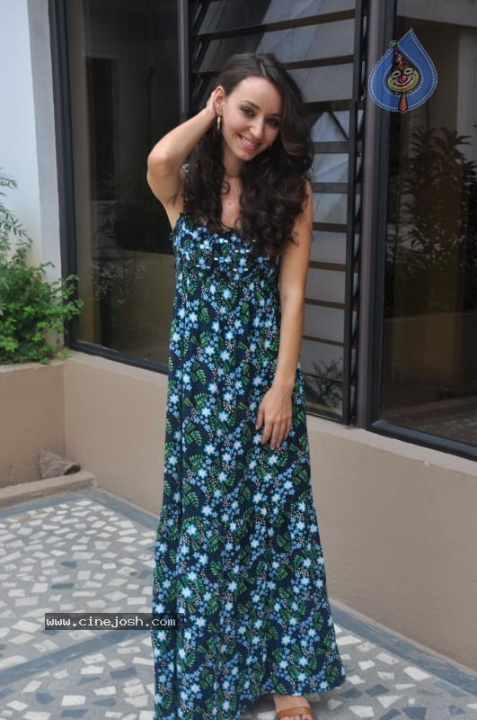 Eyrin Andrea Hot Stills - 22 / 47 photos