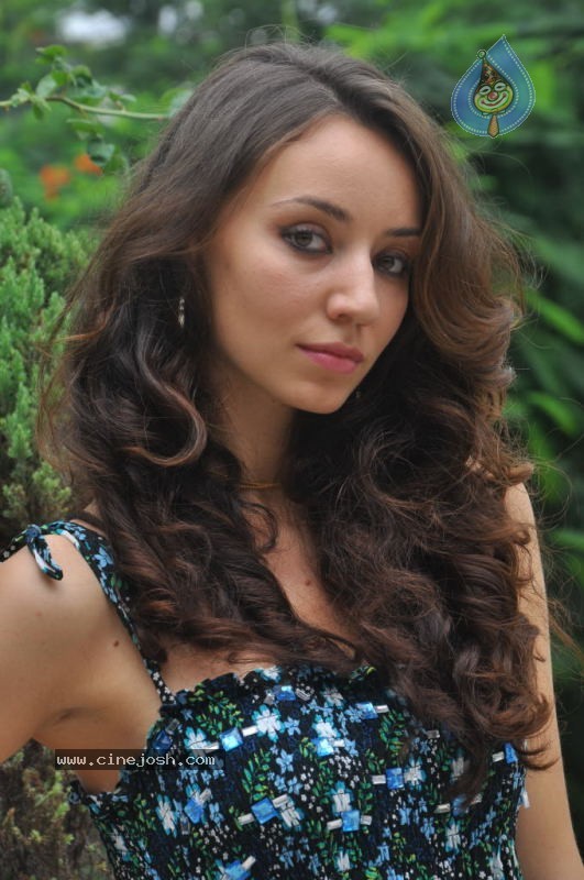 Eyrin Andrea Hot Stills - 23 / 47 photos