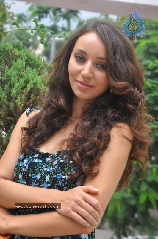 Eyrin Andrea Hot Stills - 31 / 47 photos