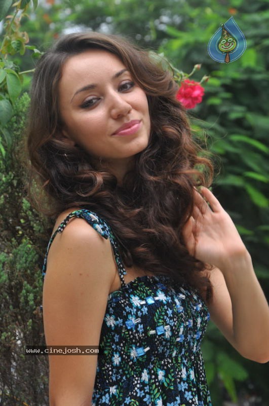 Eyrin Andrea Hot Stills - 34 / 47 photos