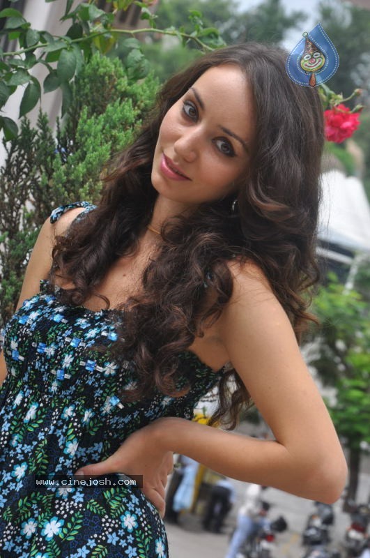 Eyrin Andrea Hot Stills - 40 / 47 photos