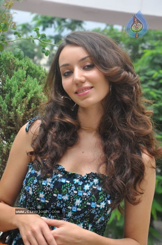 Eyrin Andrea Hot Stills - 42 / 47 photos