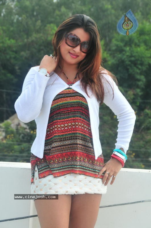 Fara Khan Spicy Stills - 16 / 128 photos