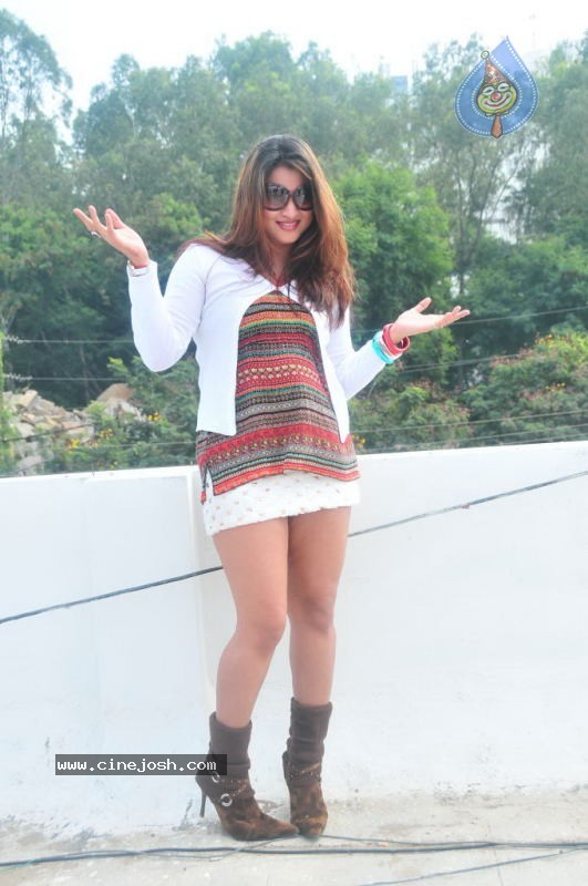 Fara Khan Spicy Stills - 18 / 128 photos