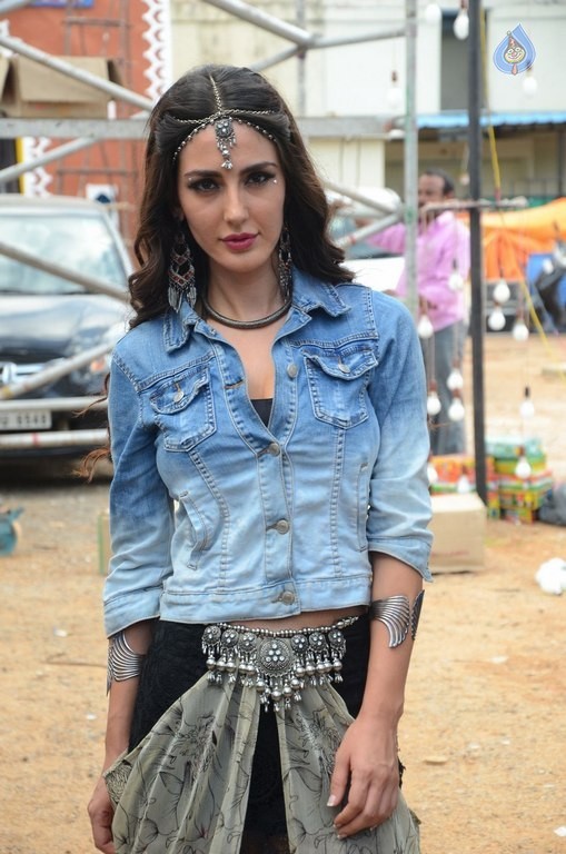 Farah Karimi New Photos - 25 / 37 photos