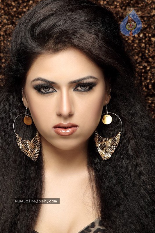 Farah Khan Portfolio Stills - 43 / 45 photos