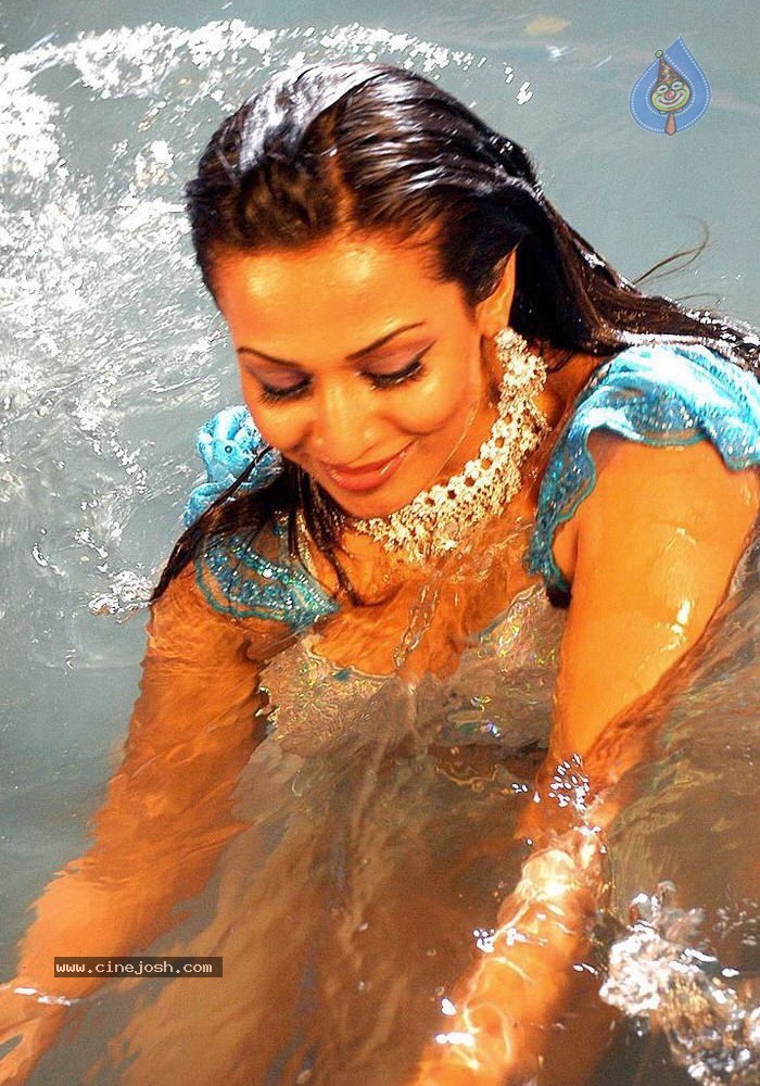 Flora Saini Hot Gallery - 1 / 16 photos