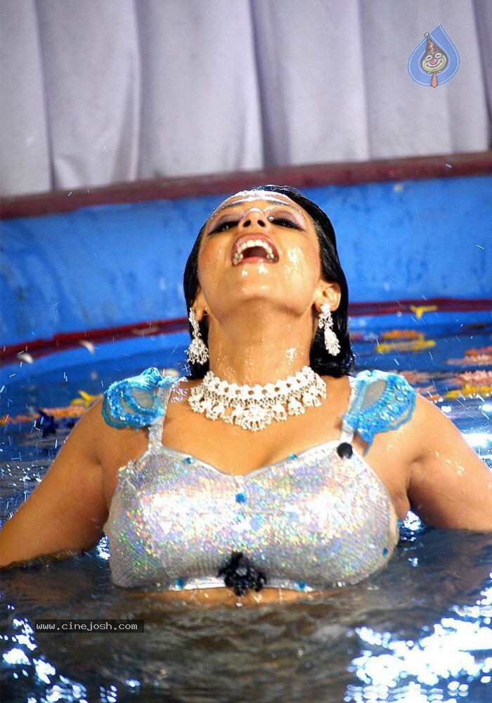 Flora Saini Hot Gallery - 12 / 16 photos