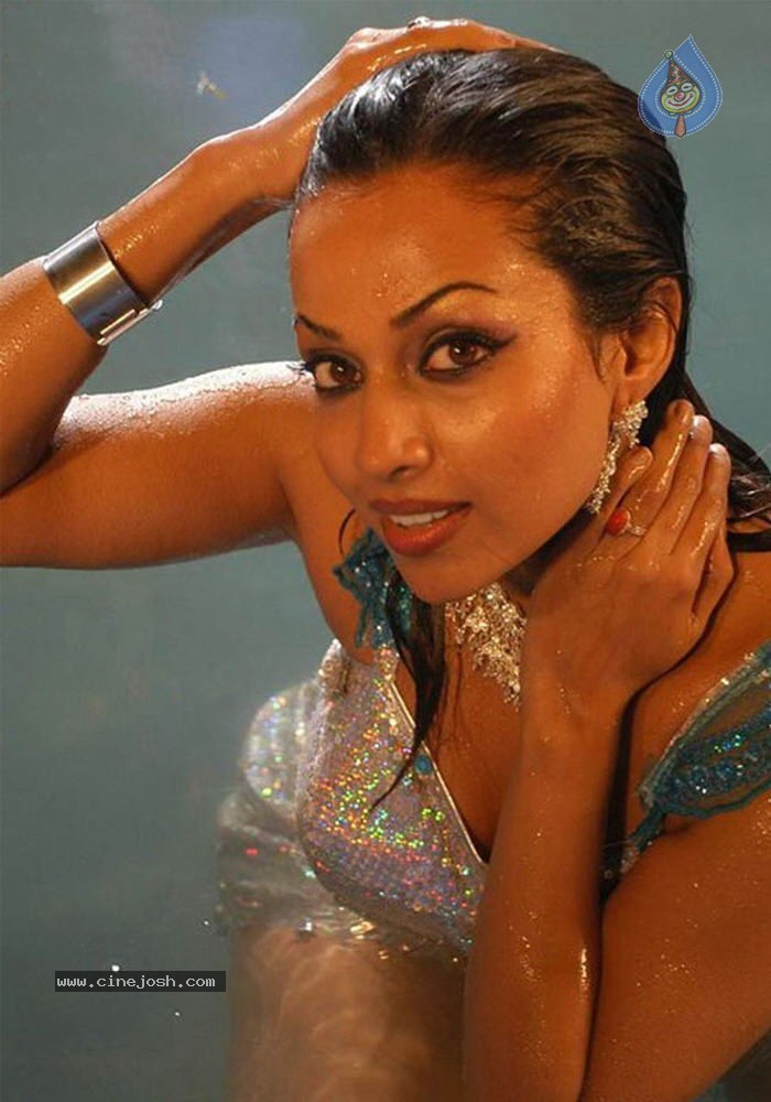 Flora Saini Hot Gallery - 13 / 16 photos