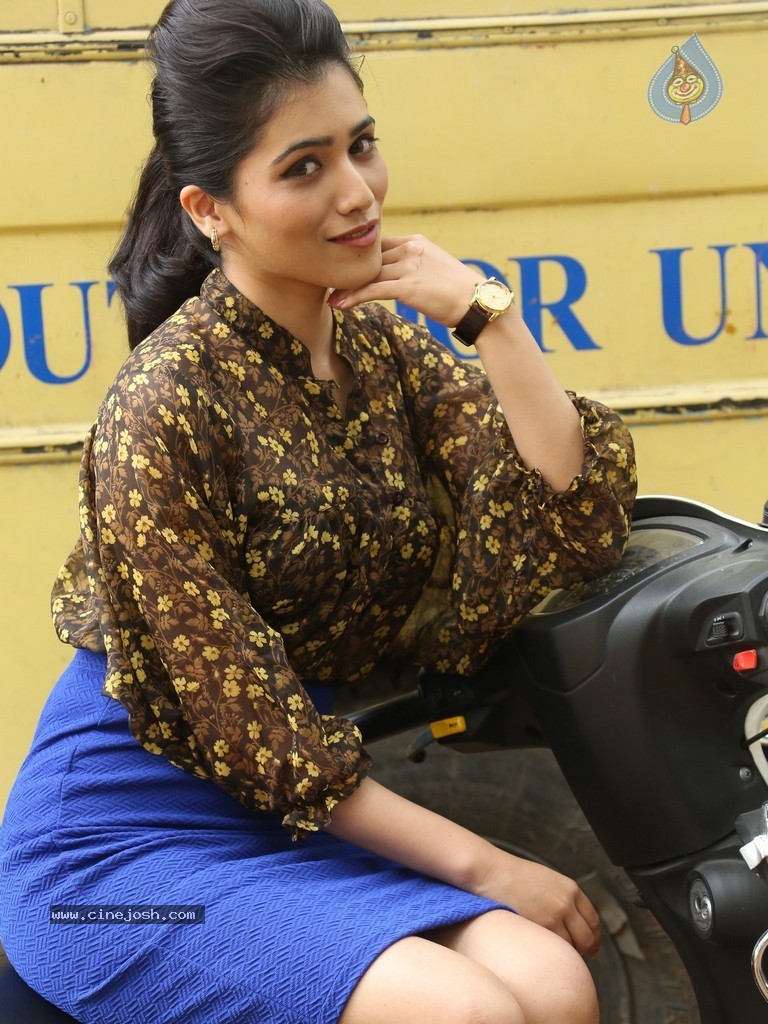 Gajal New Stills - 81 / 94 photos