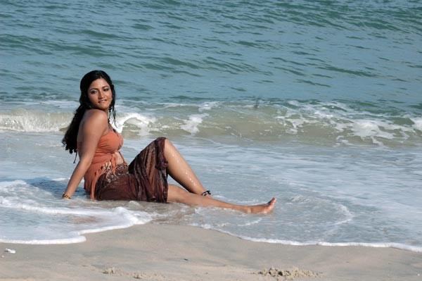 Gayathri Stills - 60 / 82 photos