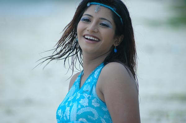Gayathri - 33 / 101 photos