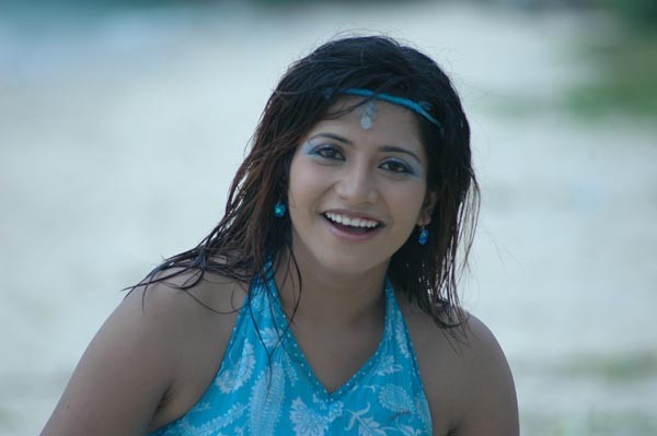 Gayathri - 34 / 101 photos