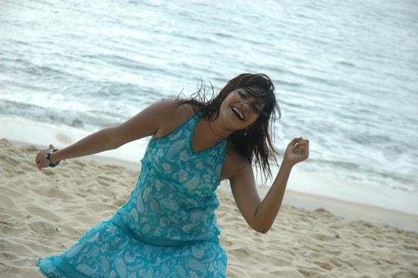 Gayathri - 40 / 101 photos