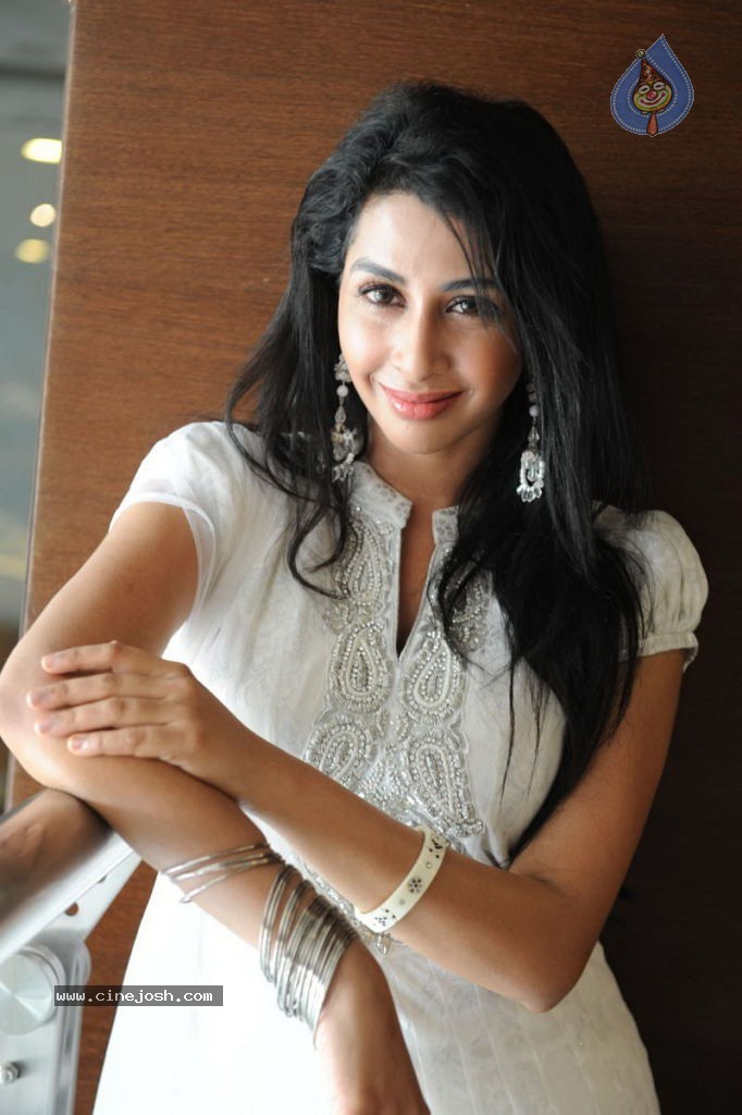 Gayathri Iyer Latest Stills - 5 / 41 photos