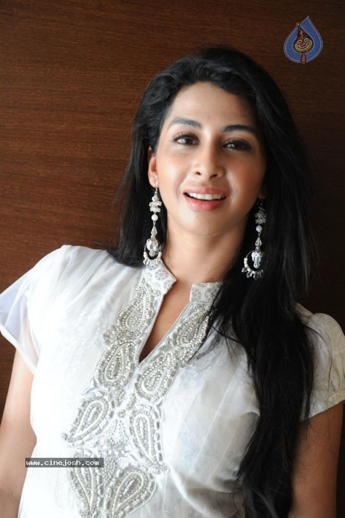Gayathri Iyer Latest Stills - 39 / 41 photos