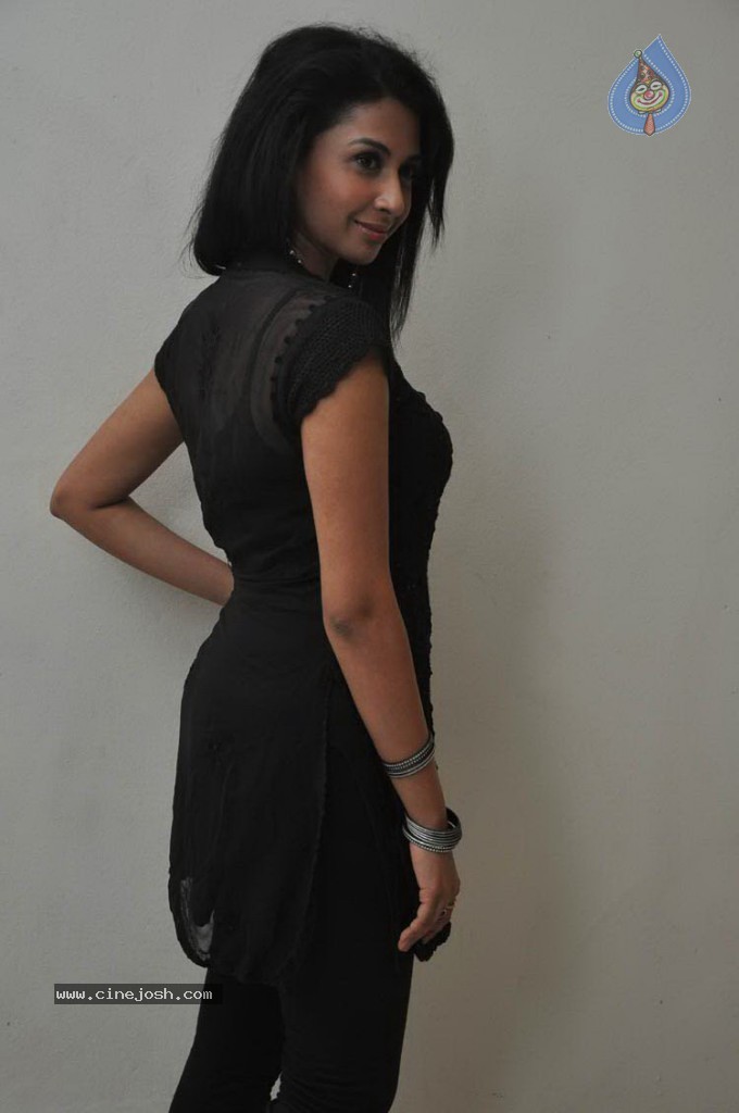 Gayatri Iyer New Stills - 35 / 53 photos