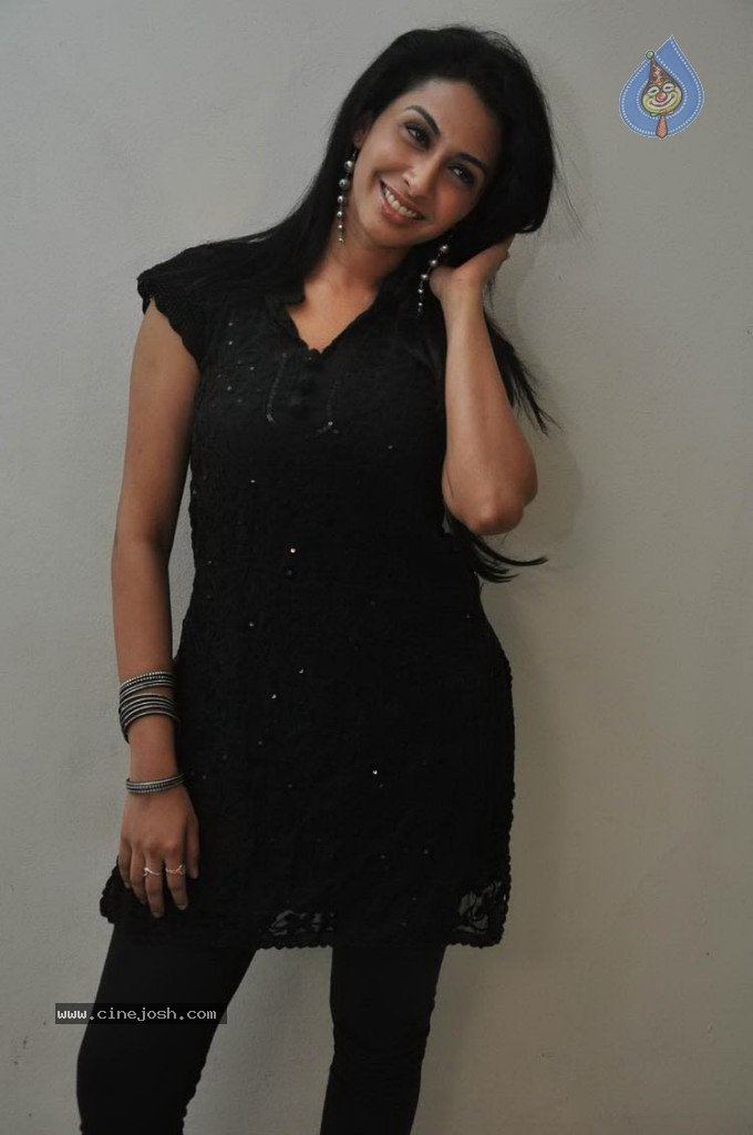 Gayatri Iyer New Stills - 38 / 53 photos