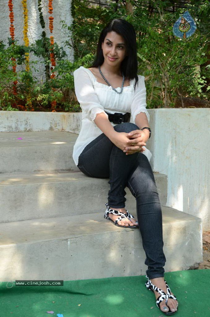 Gayatri Iyer New Stills - 7 / 66 photos
