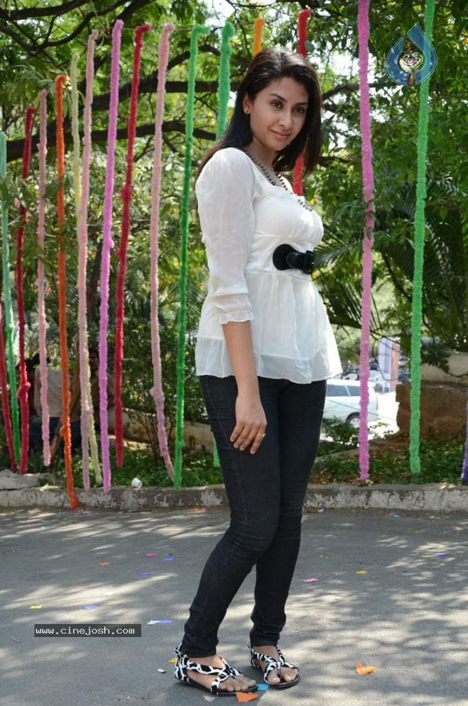 Gayatri Iyer New Stills - 12 / 66 photos